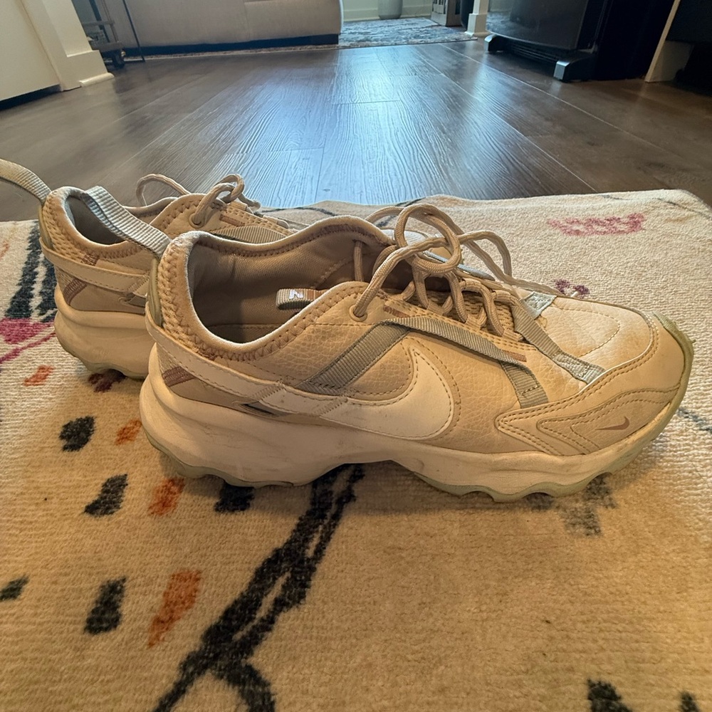 Nike Women's Cream Sneakers